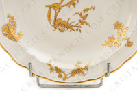 Plat rond en porcelaine de Limoges de la maison Bernardaud modèle Reine Elisabeth orné d oiseaux de paradis et de branchages or photo-5