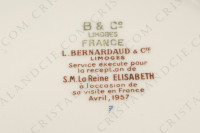 Six assiettes creuses en porcelaine de Limoges de la maison Bernardaud modèle Reine Elisabeth orné d oiseaux de paradis et de branchages or photo-8