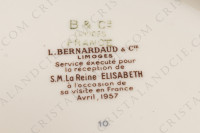 Six assiettes plates en porcelaine de Limoges de la maison Bernardaud modèle Reine Elisabeth orné d oiseaux de paradis et de branchages or photo-7