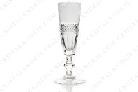 Série de six flûtes à Champagne en cristal de Saint-Louis modèle Trianon dont la paraison est ornée de facettes surmontées d une frise de pointes de diamant, jambe à pans coupés muni d une bague à mi-hauteur photo-2
