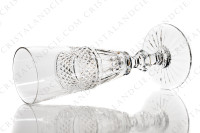 Série de six flûtes à Champagne en cristal de Saint-Louis modèle Trianon dont la paraison est ornée de facettes surmontées d une frise de pointes de diamant, jambe à pans coupés muni d une bague à mi-hauteur photo-3