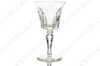 Série de six verres à vin blanc n°4 en cristal de Saint-Louis modèle Camargue présentant un important décor taillé photo-2