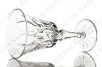 Série de six verres à vin blanc n°4 en cristal de Saint-Louis modèle Camargue présentant un important décor taillé photo-3