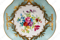 Tasse à café en porcelaine décorée à la main par les ateliers Le Tallec ornée de fleurs polychromes peintes à la main sur un fond bleu clair et arabesques or photo-7