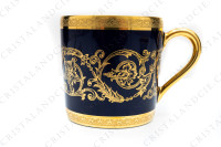 Tasse à café en porcelaine de Limoges ornée de frises en incrustations or et d arabesque or sur un fond bleu de four photo-3