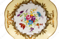 Tasse à café en porcelaine décorée à la main par les ateliers Le Tallec ornée de fleurs polychromes peintes à la main sur un fond jaune et arabesques or photo-7
