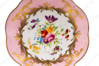 Tasse à café en porcelaine décorée à la main par les ateliers Le Tallec ornée de fleurs polychromes peintes à la main sur un fond rose et arabesques or photo-6