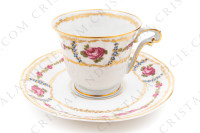 Coffee cup in Limoges china by Bernardaud pattern Roses de Limoges decorated with friezes of pink roses, with roses in medallion and gold friezes photo-2