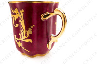 Tasse à café en porcelaine décorée à la main par les ateliers Le Tallec ornée de fleurs polychromes peintes à la main sur un fond rouge et arabesques or photo-4