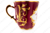 Tasse à café en porcelaine décorée à la main par les ateliers Le Tallec ornée de fleurs polychromes peintes à la main sur un fond rouge et arabesques or photo-5