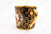 Tasse à moka en porcelaine de Limoges de la maison Bernardaud ornée d oiseaux et fleurs or sur un fond bleu de four photo-4