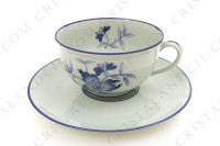 Tasse à thé en porcelaine de Limoges de la maison Haviland et Parlon modèle Shangaï bleu orient orné de fleurs en camaïeu de bleus photo-2