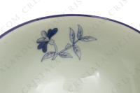 Tasse à thé en porcelaine de Limoges de la maison Haviland et Parlon modèle Shangaï bleu orient orné de fleurs en camaïeu de bleus photo-3