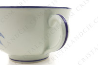 Tasse à thé en porcelaine de Limoges de la maison Haviland et Parlon modèle Shangaï bleu orient orné de fleurs en camaïeu de bleus photo-5