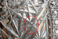 Vase en cristal de Baccarat présentant un riche décor taillé photo-14