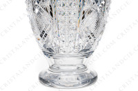 Vase en cristal de Baccarat présentant un riche décor taillé photo-8