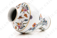 Vase en porcelaine de Limoges de la maison Haviland modèle Aux Cailles ornée de couples de cailles, de papillons et fleurs polychromes rehaussés d or photo-2
