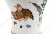 Vase en porcelaine de Limoges de la maison Haviland modèle Aux Cailles ornée de couples de cailles, de papillons et fleurs polychromes rehaussés d or photo-7
