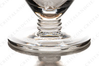 Verre à vin blanc n°4 en cristal de Baccarat présentant un décor de bouquet de fleurs gravé photo-4