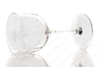 Verre à vin rouge n°3 en cristal de Saint-Louis modèle Meurice gravure au pantographe numéro 108, présentant des guirlandes de fleurs surmontées de nœuds photo-2