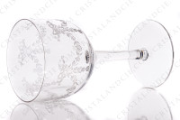 Verre à vin rouge n°3 en cristal de Saint-Louis modèle Meurice gravure au pantographe numéro 108, présentant des guirlandes de fleurs surmontées de nœuds photo-2