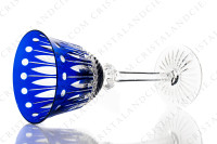 Verre à vin du Rhin roemer en cristal double-couches bleu foncé de Saint-Louis modèle Tommy présentant un important décor taillé photo-2
