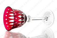 Verre à vin du Rhin roemer en cristal double-couches rouge de Saint-Louis modèle Tommy présentant un important décor taillé photo-2